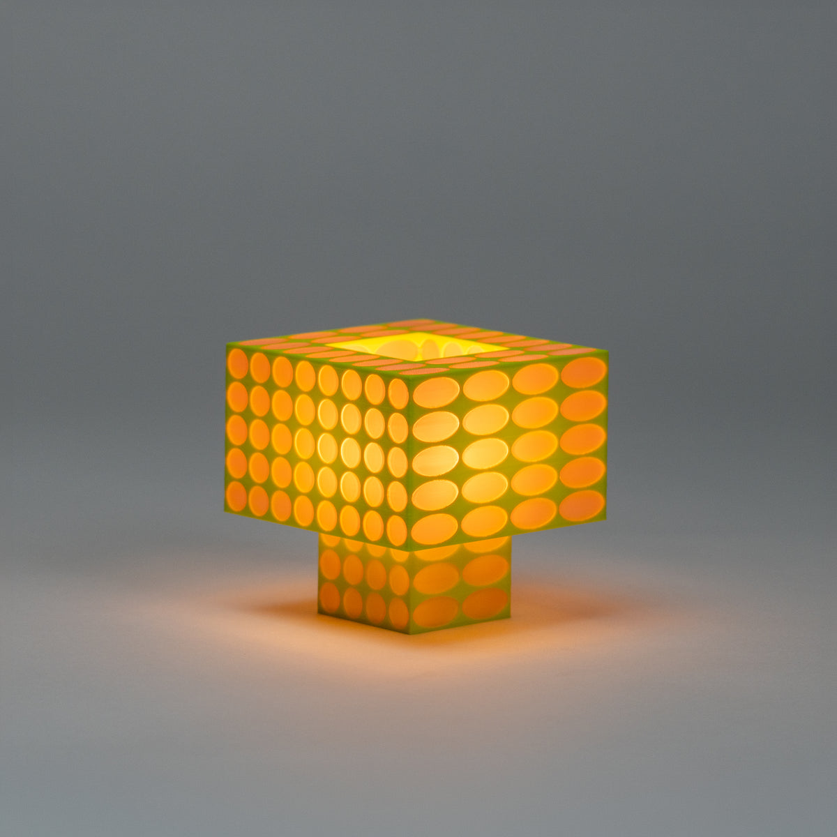 Tesser 5:3 Dots Lamp