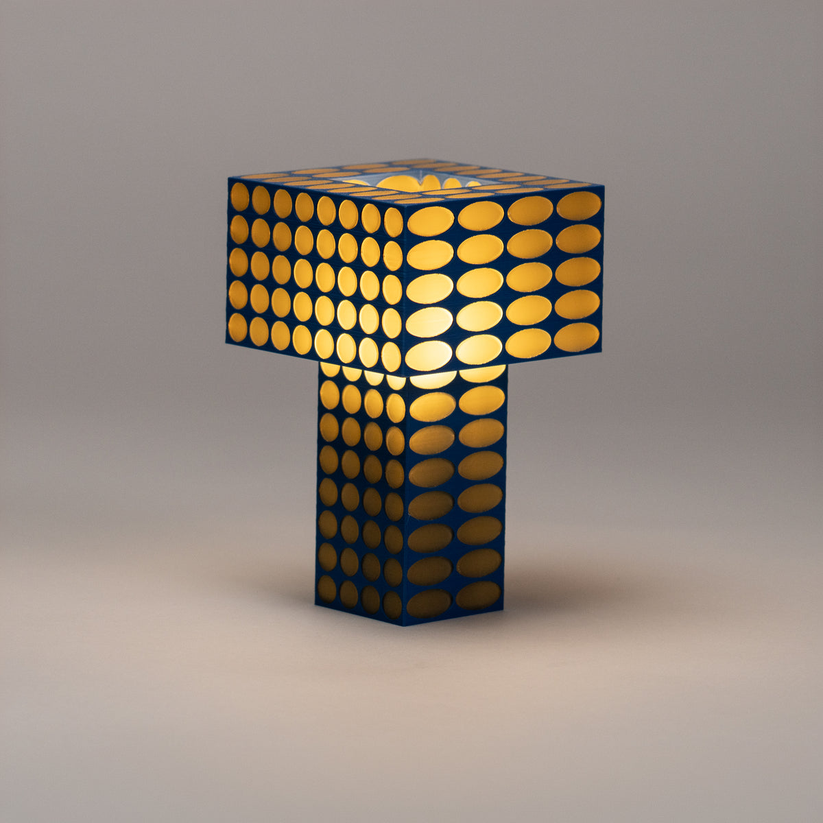 Tesser 5:8 Dots Lamp
