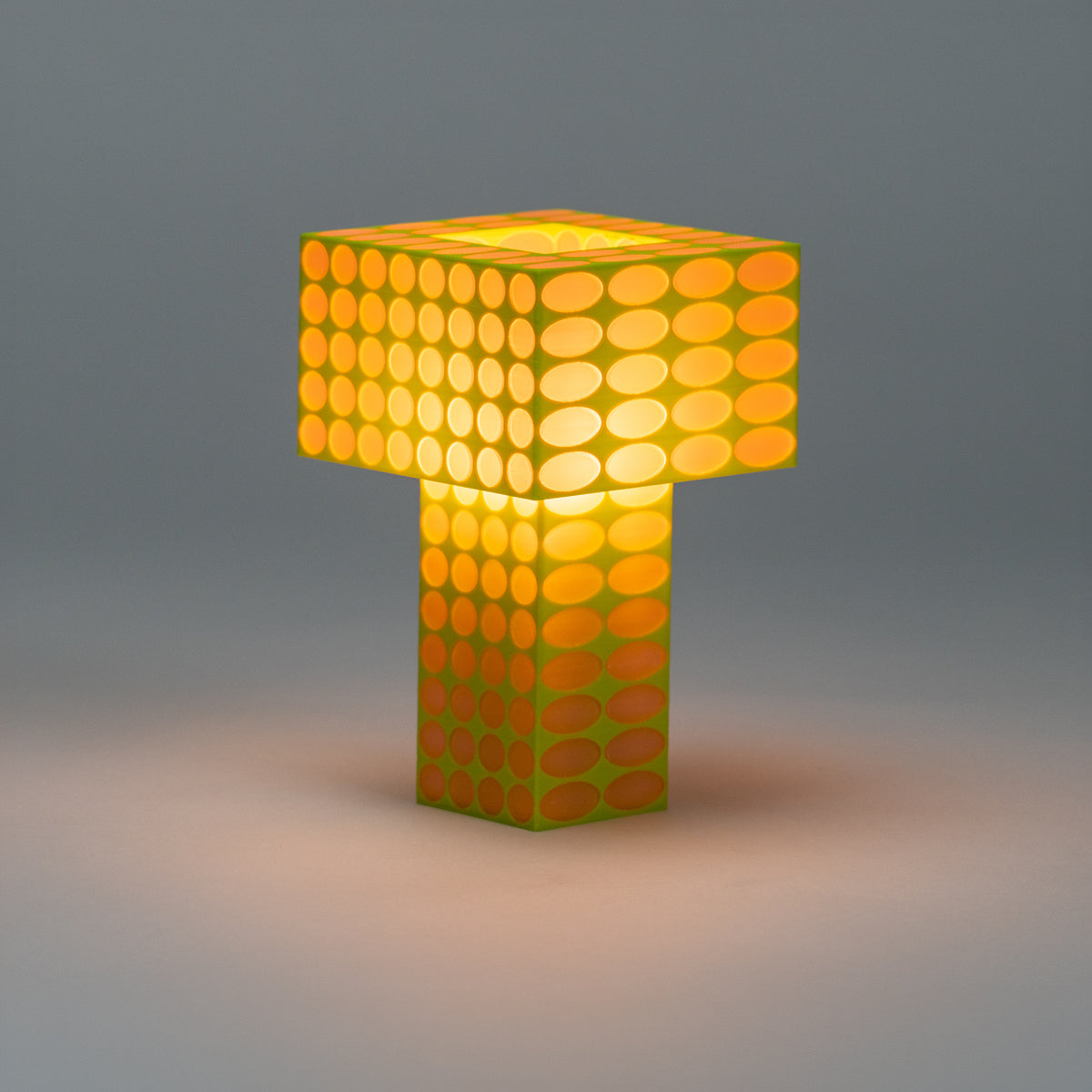 Tesser 5:8 Dots Lamp