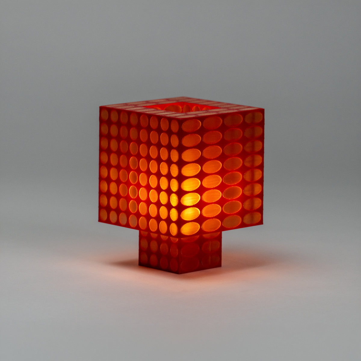 Tesser 8:3 Dots Lamp