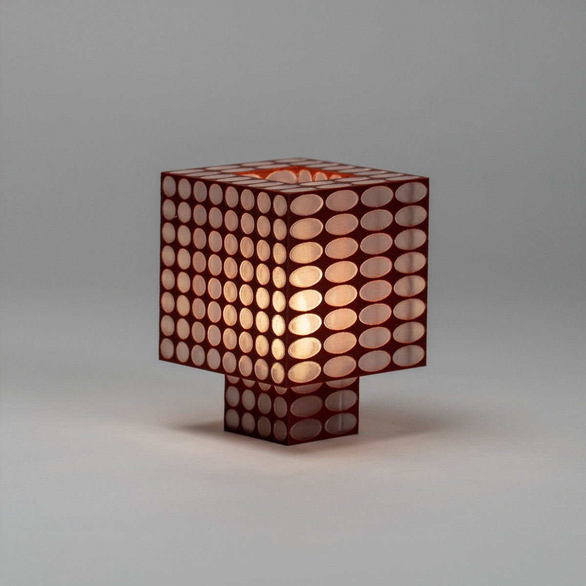 Tesser 8:3 Dots Lamp