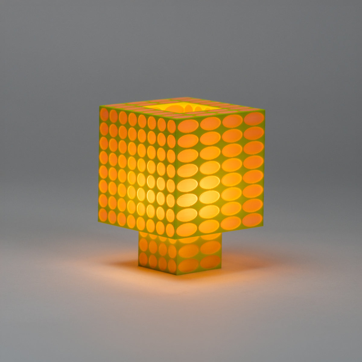 Tesser 8:3 Dots Lamp